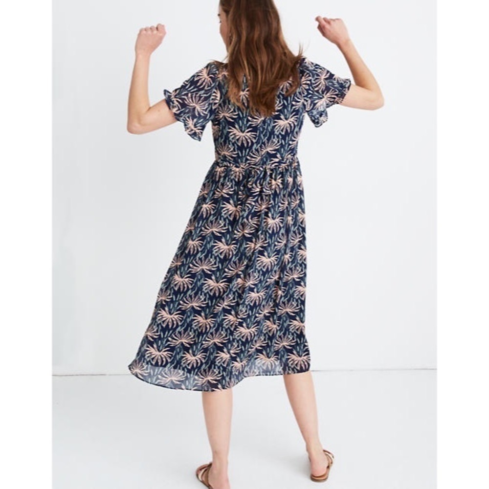 Madewell Ruffle-Sleeve Midi Dress in Oasis Palms - Picture 2 of 11